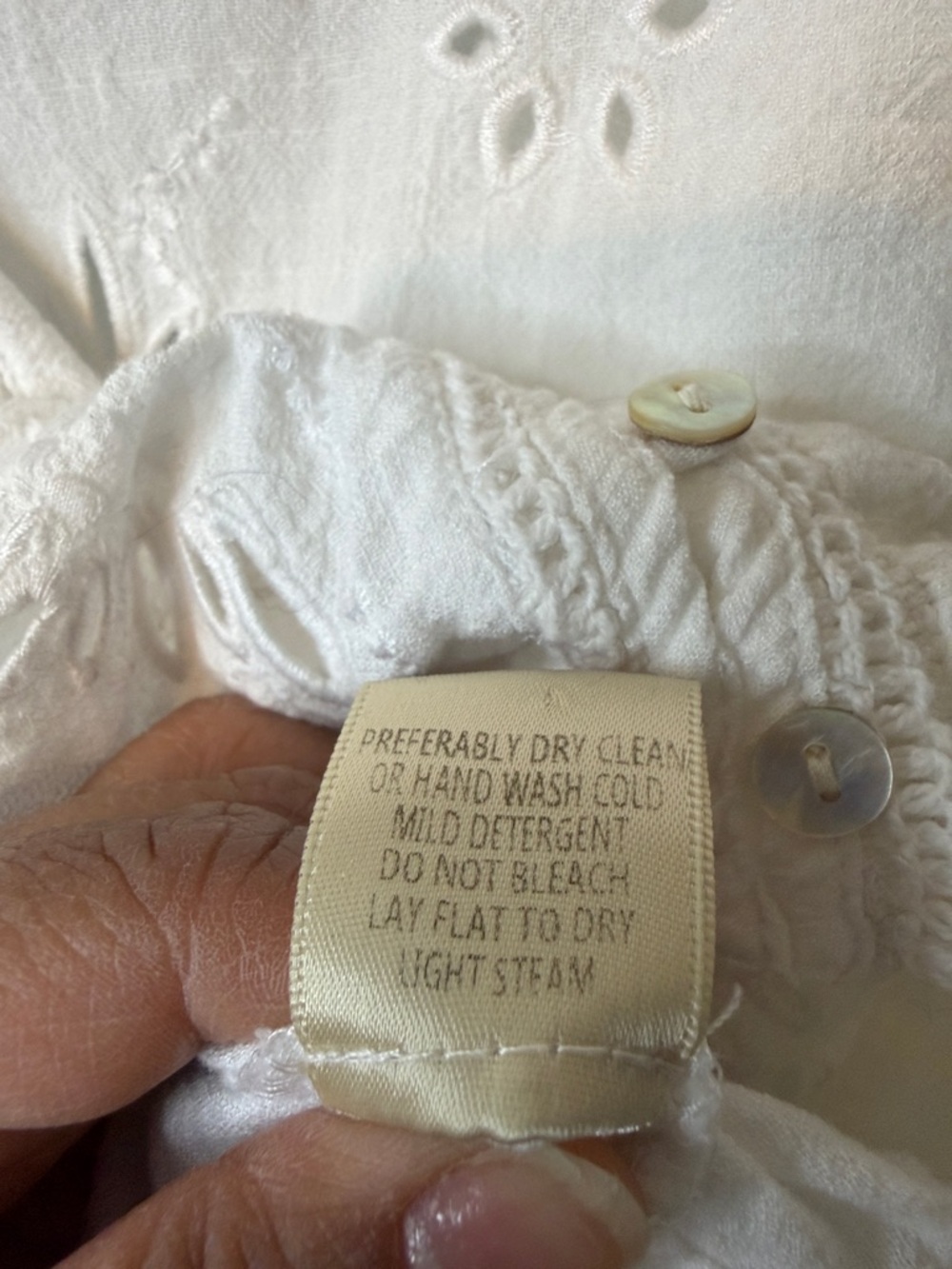 White Embroidered V-Neck Button Front Top Size M - Picture 13 of 13